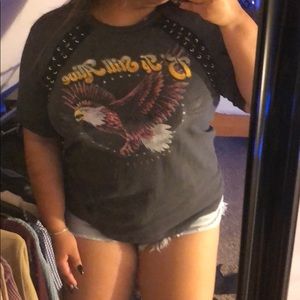 Graphic tee w/ lace up design